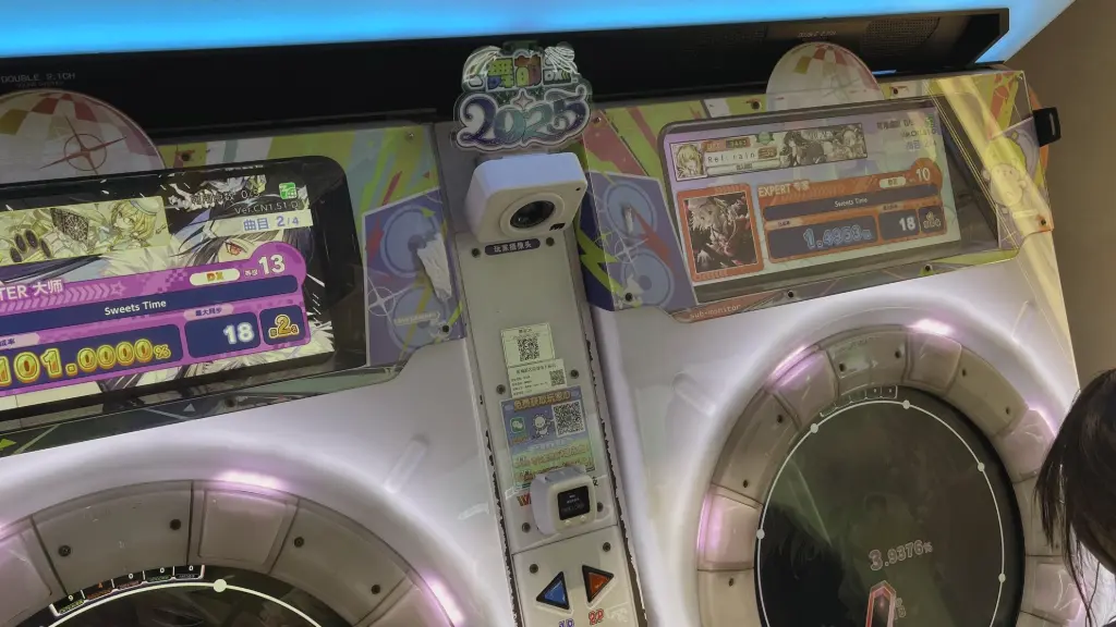 Retail point-of-sale machine integrating CameMake vision system for automated product recognition and analytics.